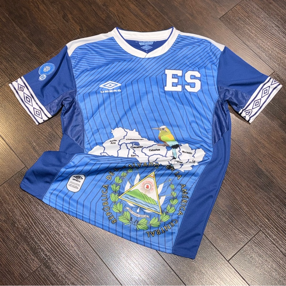 El Salvador National Team Football Jersey Men’s Size L Slim Fit